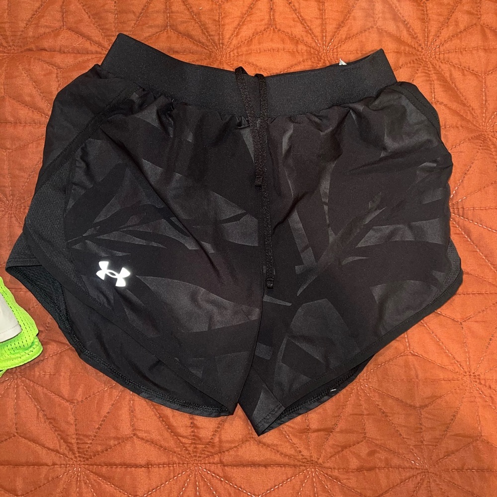 Under Armour windshorts